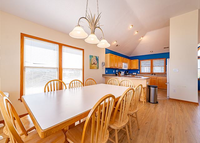 dining-area-nauti-doonz
